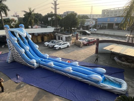 Große Wellen aufblasbare Wasserrutschen mit langem Pool Blau
