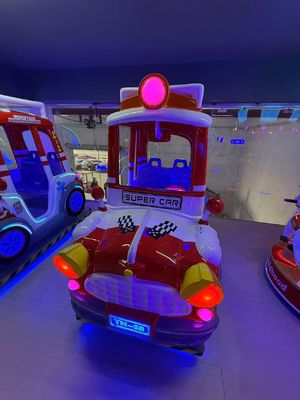 Münzbetriebene Schaukelfahrzeuge Dynamische Musik und fröhliche Lieder für Kinder