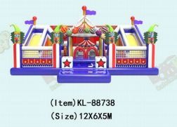 Farbenfroher aufblasbarer Zirkus - inspirierte Spielzone Karnevalspaßzone mit Rutschen