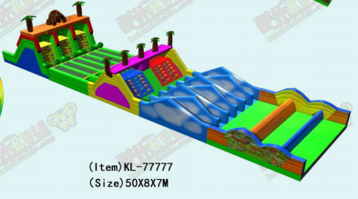Leuchtende helle Farben Aufblasbare Hindernisse Spiel Abenteuer Freude